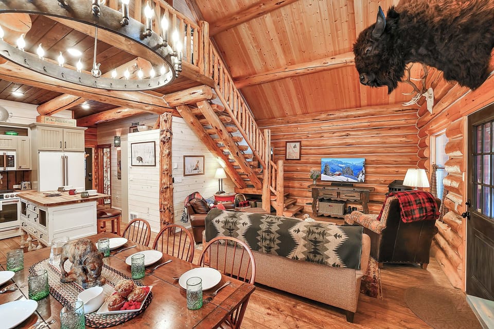 Alder & Antler is authentic, cozy, and tucked close to the lakes, mountains, and woods that make McCall feel like a pocket of timeless Idaho. 