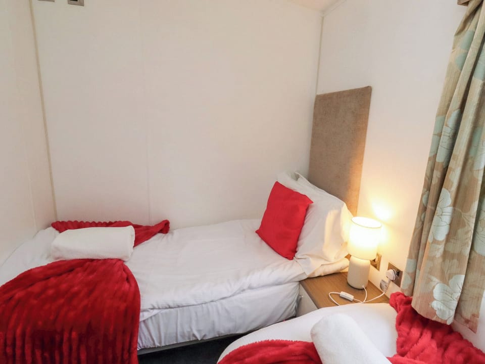2 bedrooms, individually decorated, individually furnished, free WiFi