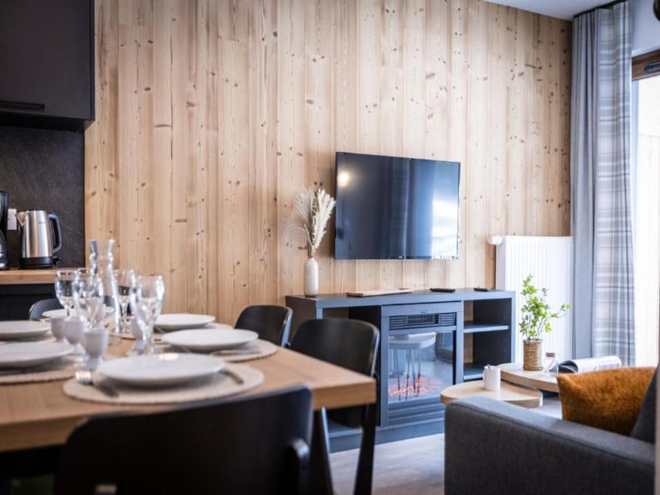 Apartment | Dining
