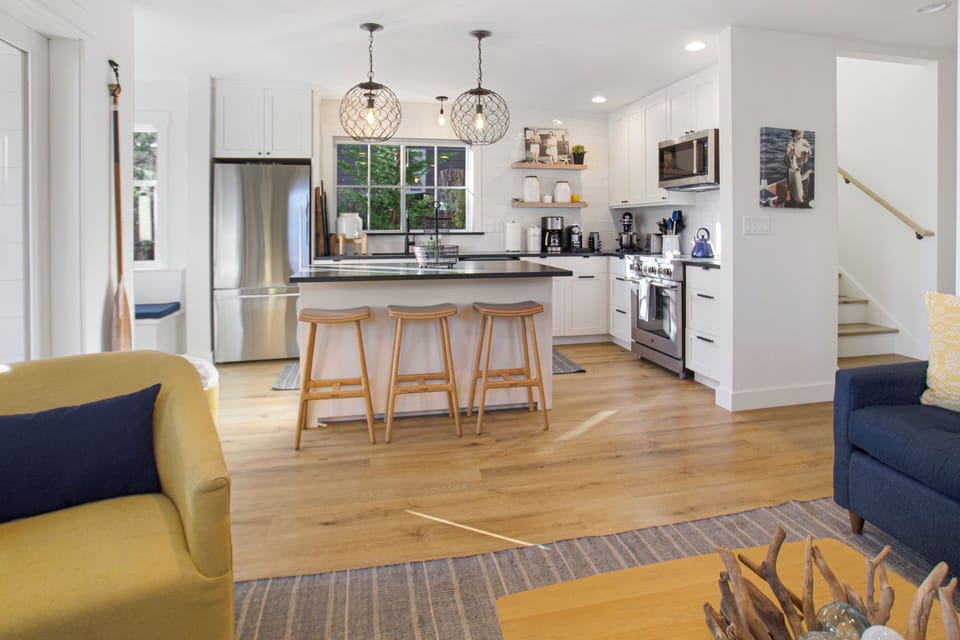 Full kitchen off of the living room
