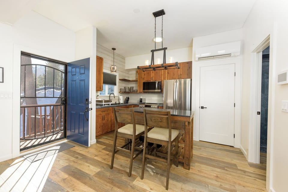 Bar Top/Kitchen
