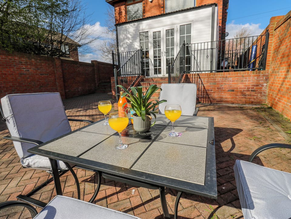 Cottage | Outdoor dining