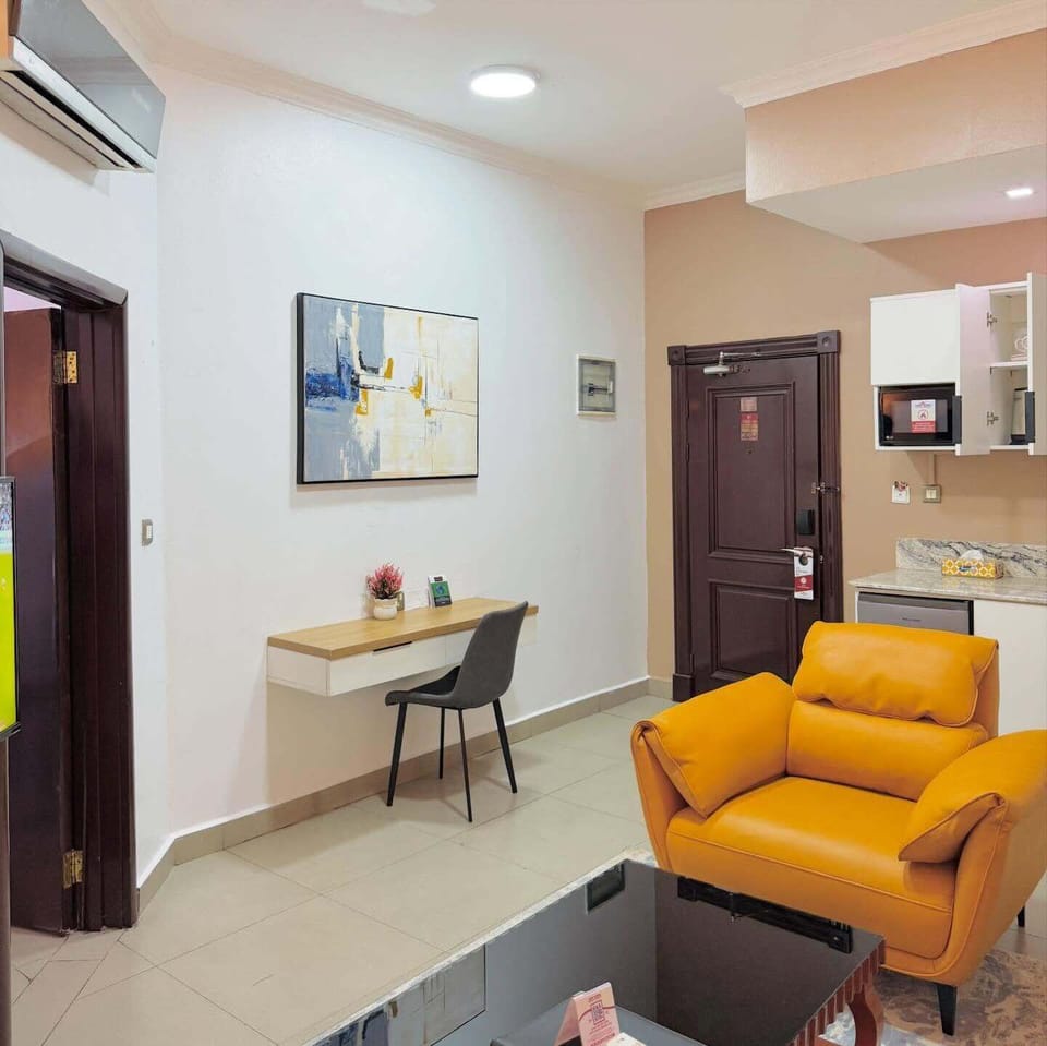 Deluxe Room, Balcony, City View | Interior