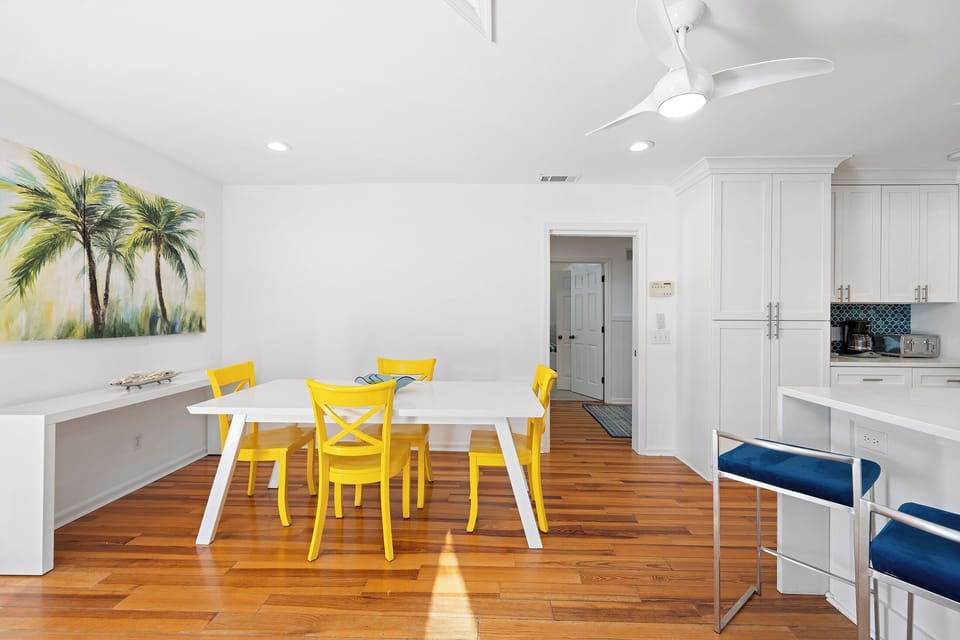28 Battery Road | Additional dining space w/ seating for 4 - 28 Battery Road | Additional dining space w/ seating for 4