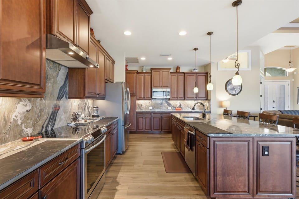 House, 3 Bedrooms | Private kitchen | Fridge, oven, coffee/tea maker, toaster