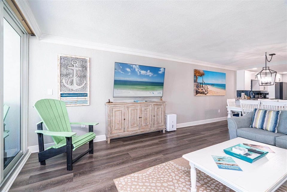 Condo, 2 Bedrooms | Living area | Smart TV