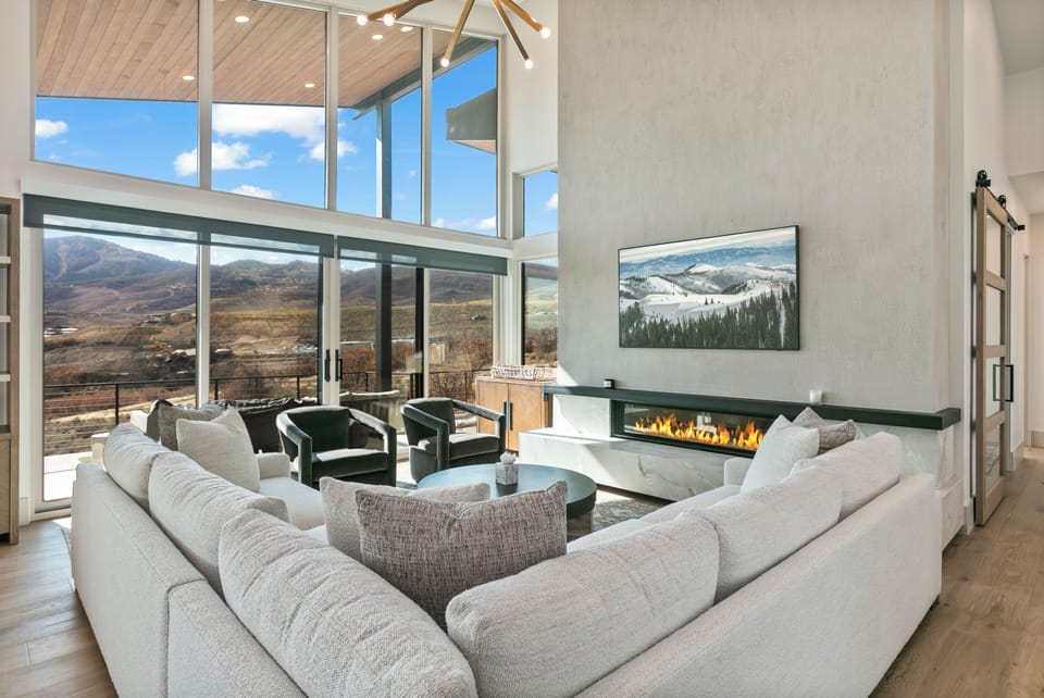 House, 4 Bedrooms | Living area