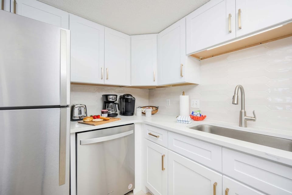 Condo, 3 Bedrooms | Private kitchen | Coffee/tea maker, fridge, oven