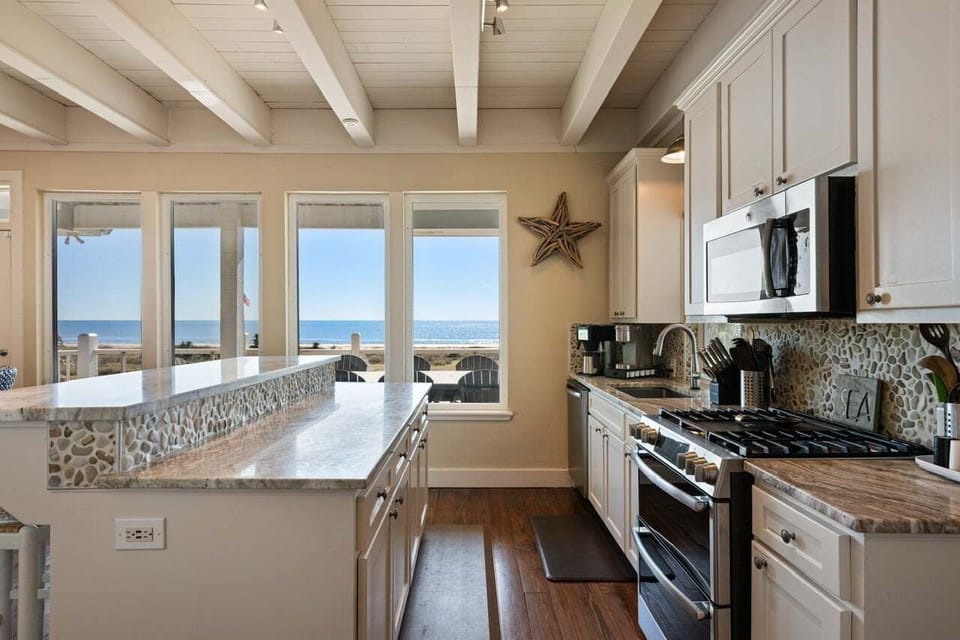 House, 5 Bedrooms | Private kitchen | Coffee/tea maker, fridge, toaster