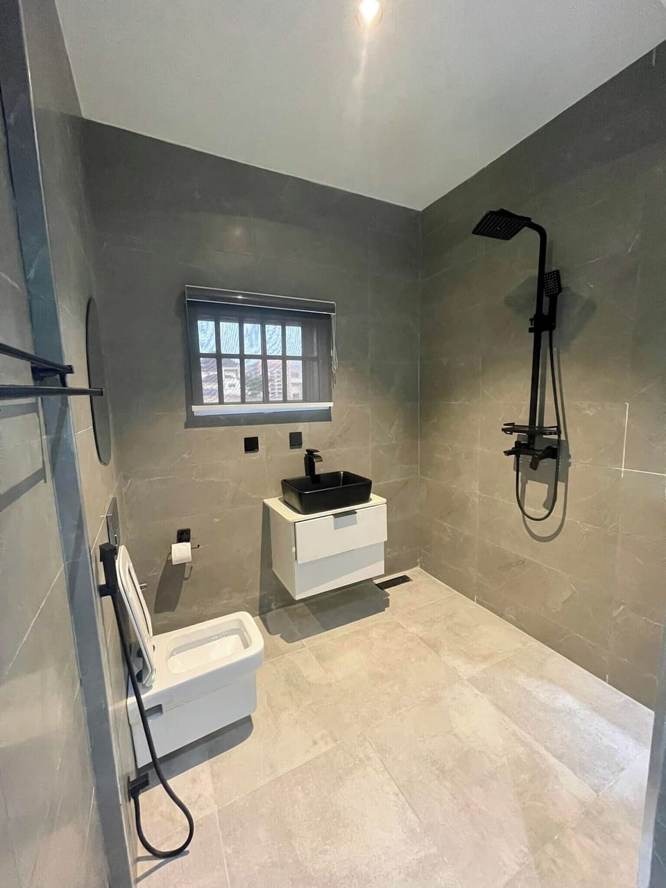 Deluxe Room, Balcony, City View | Bathroom | Free toiletries, hair dryer, towels, soap