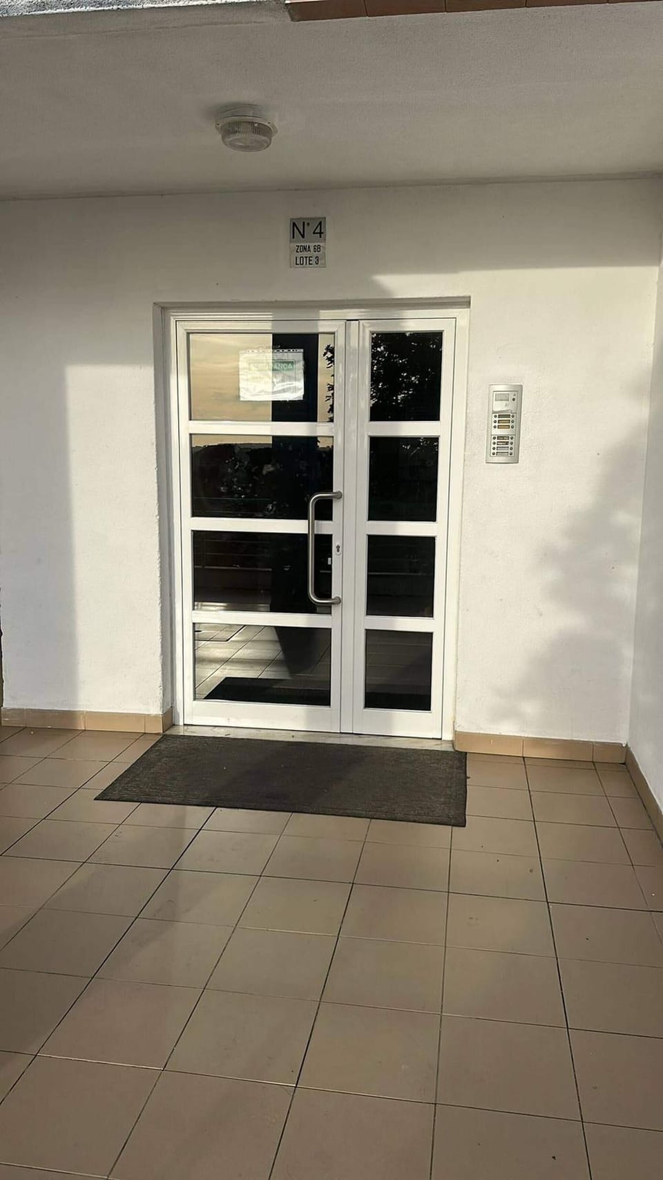 Apartment, 4 Bedrooms | Property entrance