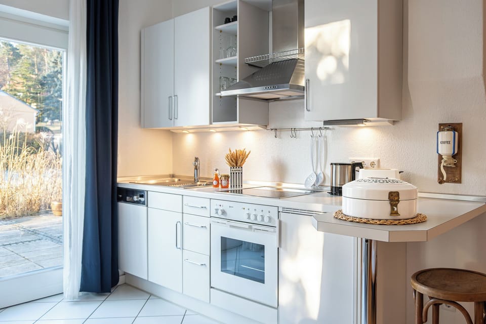 Classic Studio, Garden View | Private kitchen | Fridge, oven, stovetop, dishwasher