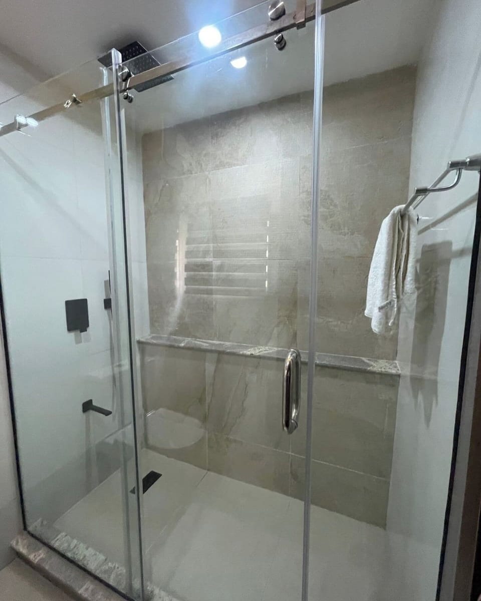 Deluxe Room, Balcony, City View | Bathroom | Free toiletries, hair dryer, towels, soap