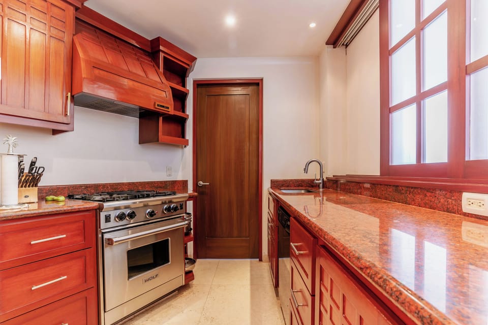 Fully equipped kitchen
