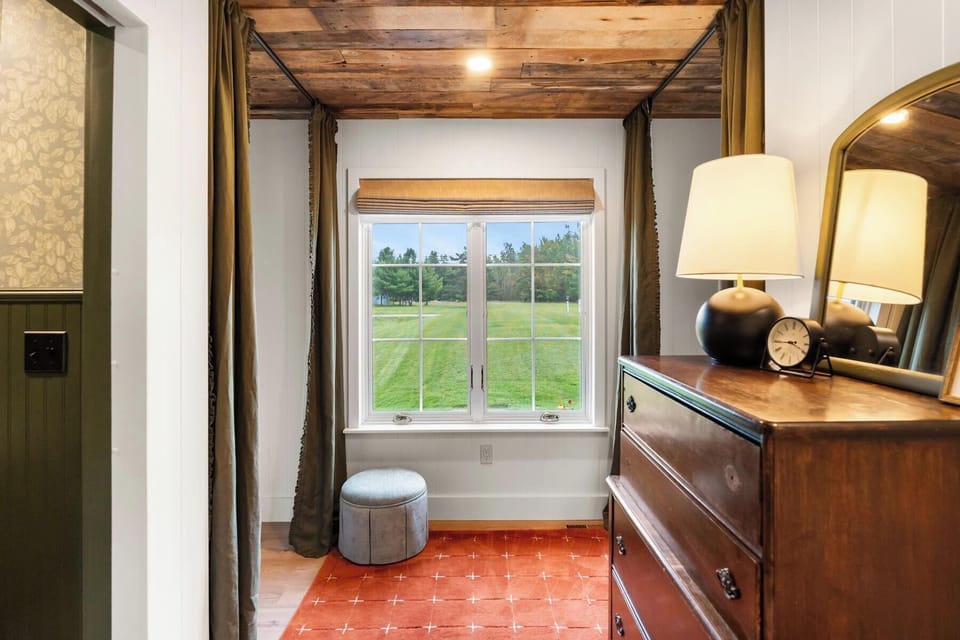 Bunkbed Room w/Screened Windows, Road View