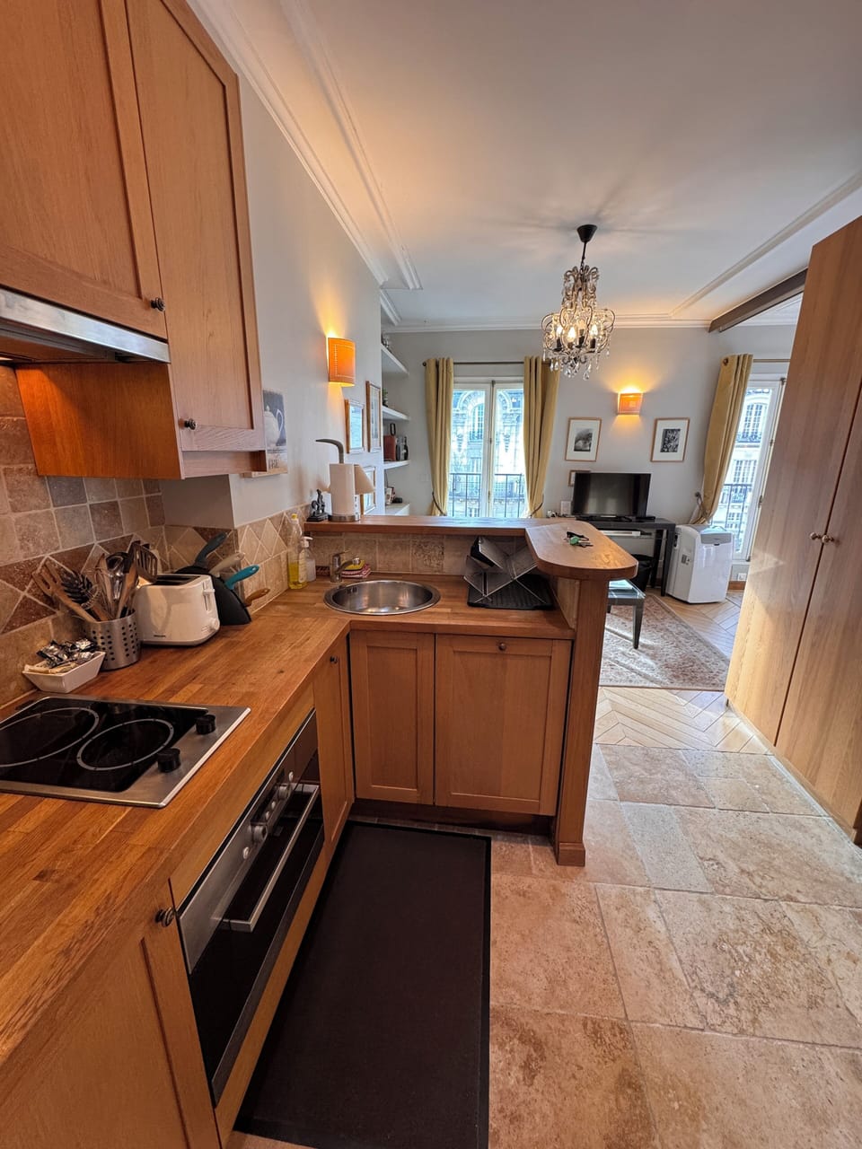 THE KITCHE