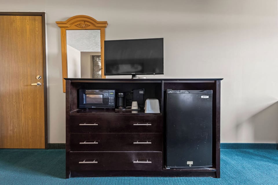 Standard Room, 2 Double Beds, Non Smoking, Air conditioning | Interior