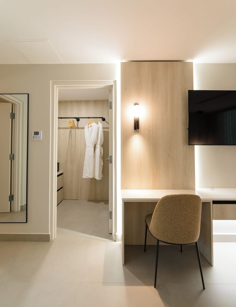 Deluxe Single Room, Kitchenette | Interior