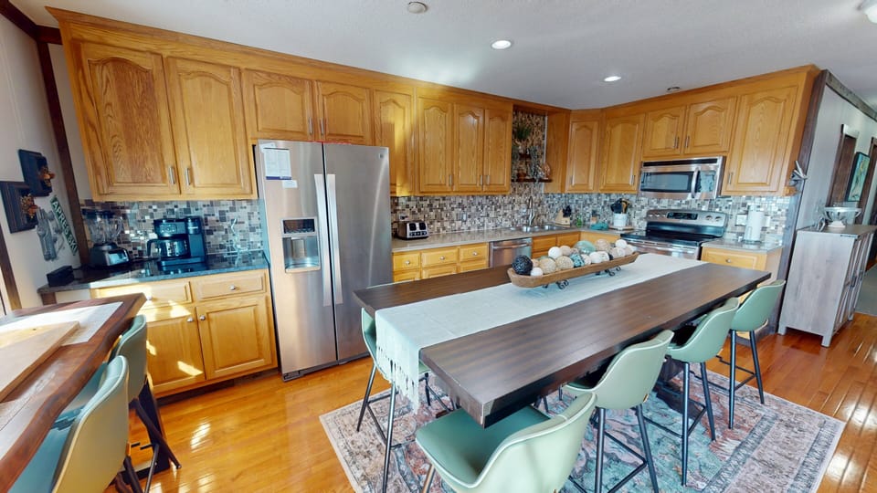 Indoors, Kitchen, Building, Dining Room, Dining Table