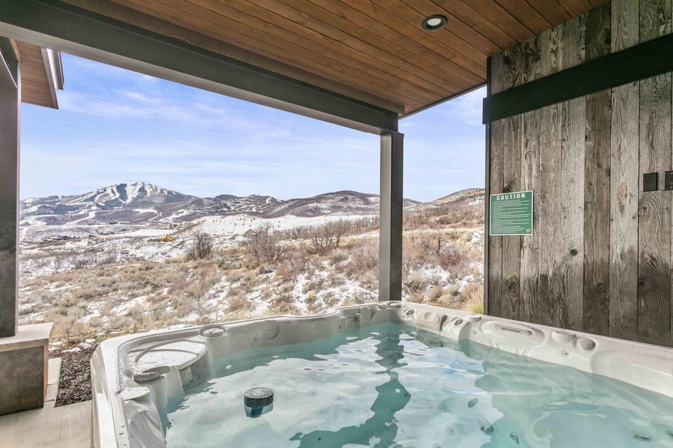 Tub, Hot Tub, Indoors, Hockey, Ice Hockey