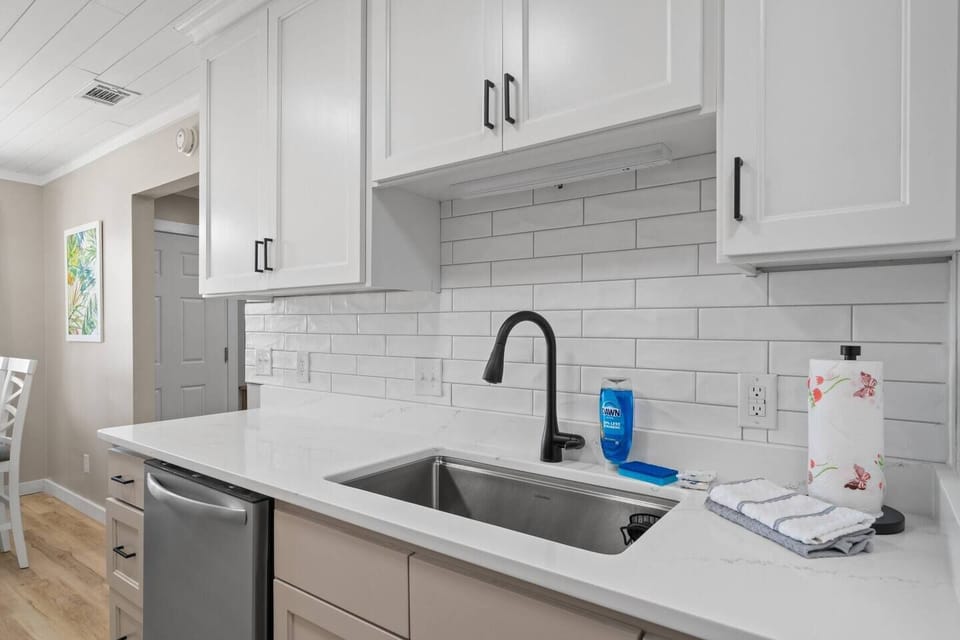 Full kitchen with all needed appliances
