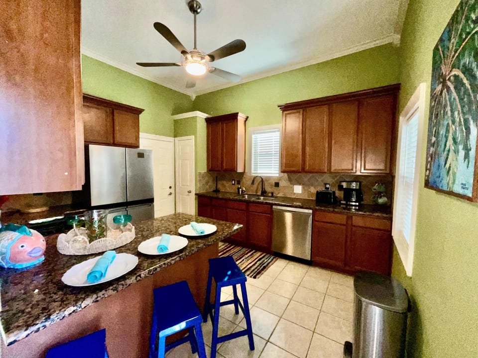 Apartment, Multiple Beds, Patio, City View (Surf + Strand Unit A) | Private kitchen
