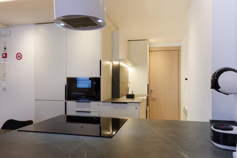 Comfort Apartment | Private kitchen | Fridge, microwave, oven, stovetop