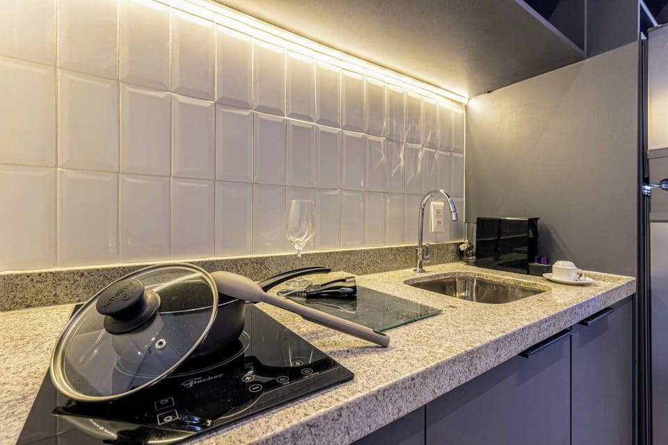 Studio Casal | Private kitchen | Fridge, microwave, stovetop, cookware/dishes/utensils