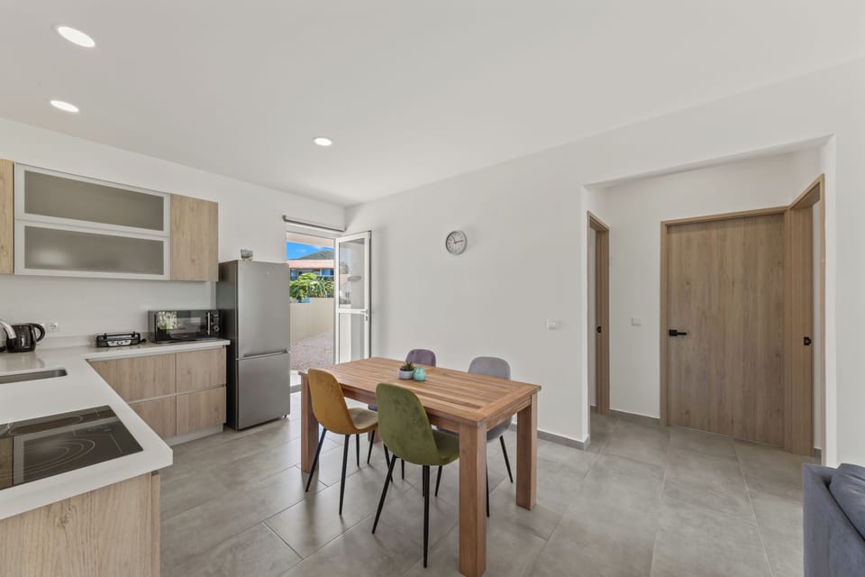 Apartment, Balcony, Park View | Dining