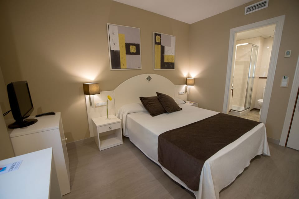 Premium bedding, minibar, in-room safe, soundproofing