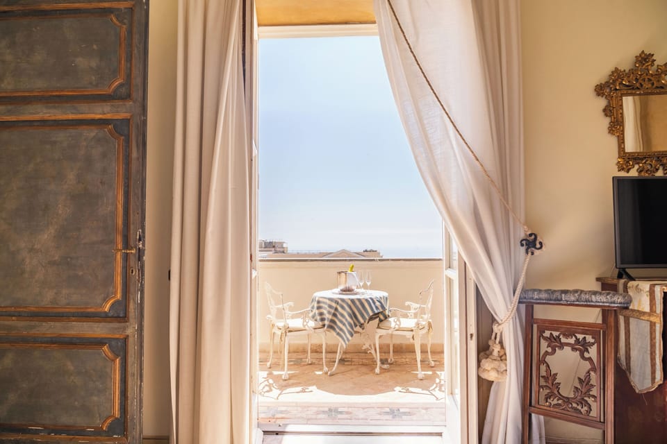Deluxe Room, Sea View, Corner | Terrace/patio