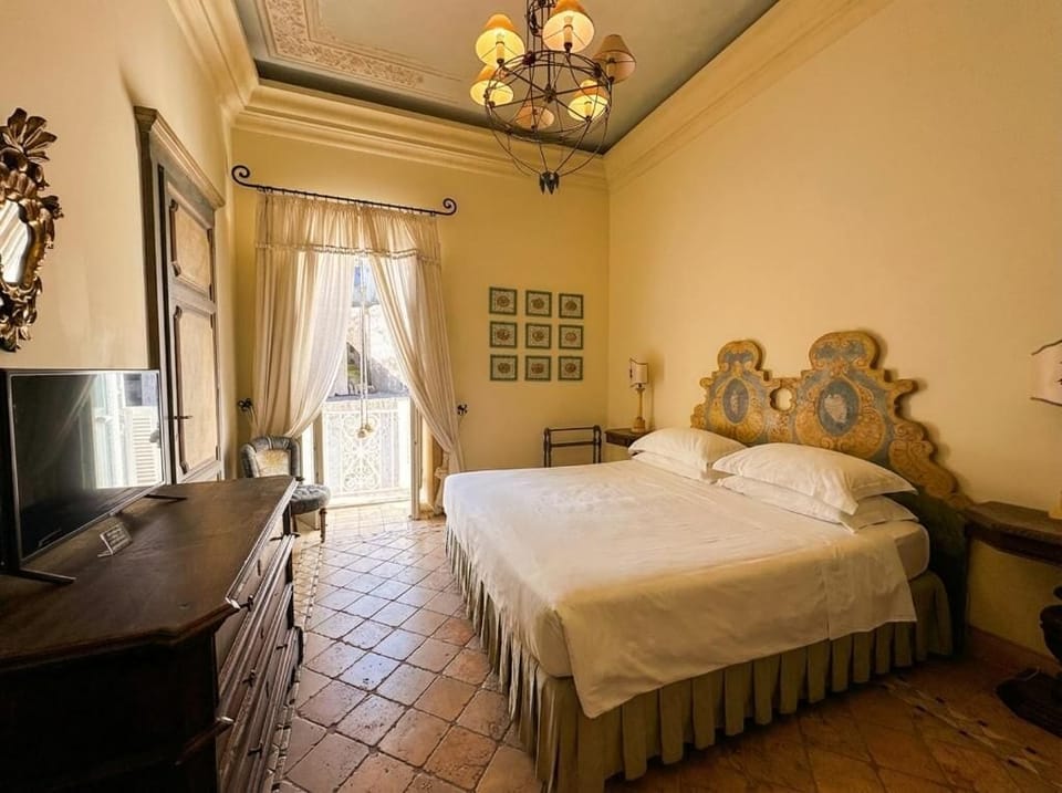 Junior Room | Blackout drapes, iron/ironing board, free WiFi