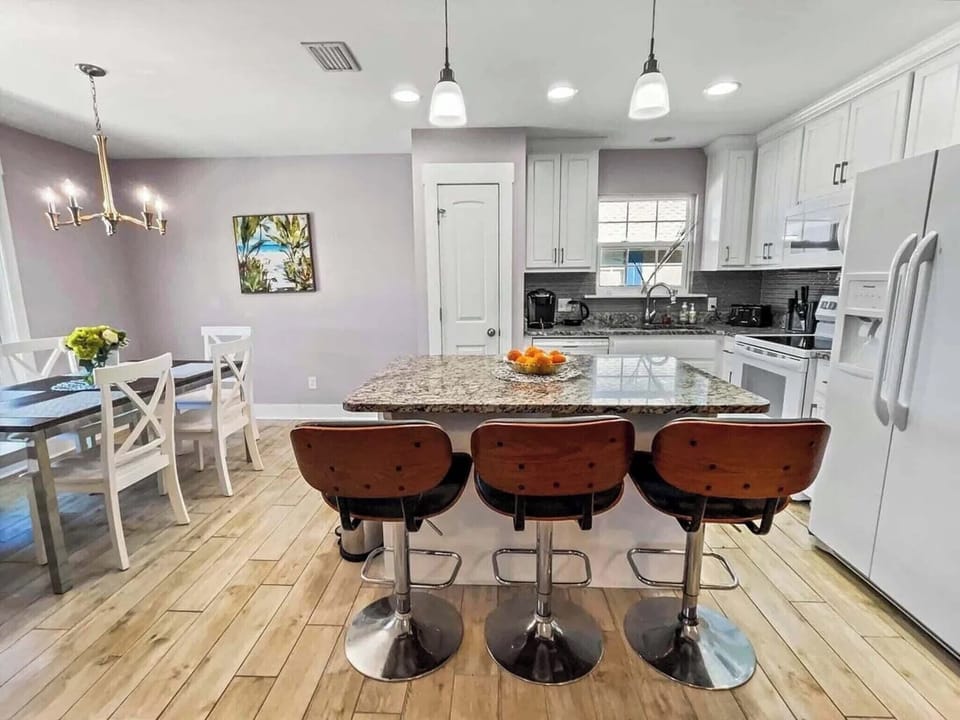 Full kitchen