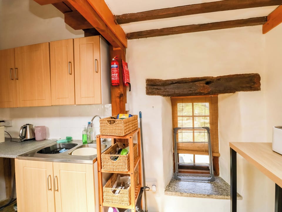 Cottage | Private kitchen | Cookware/dishes/utensils