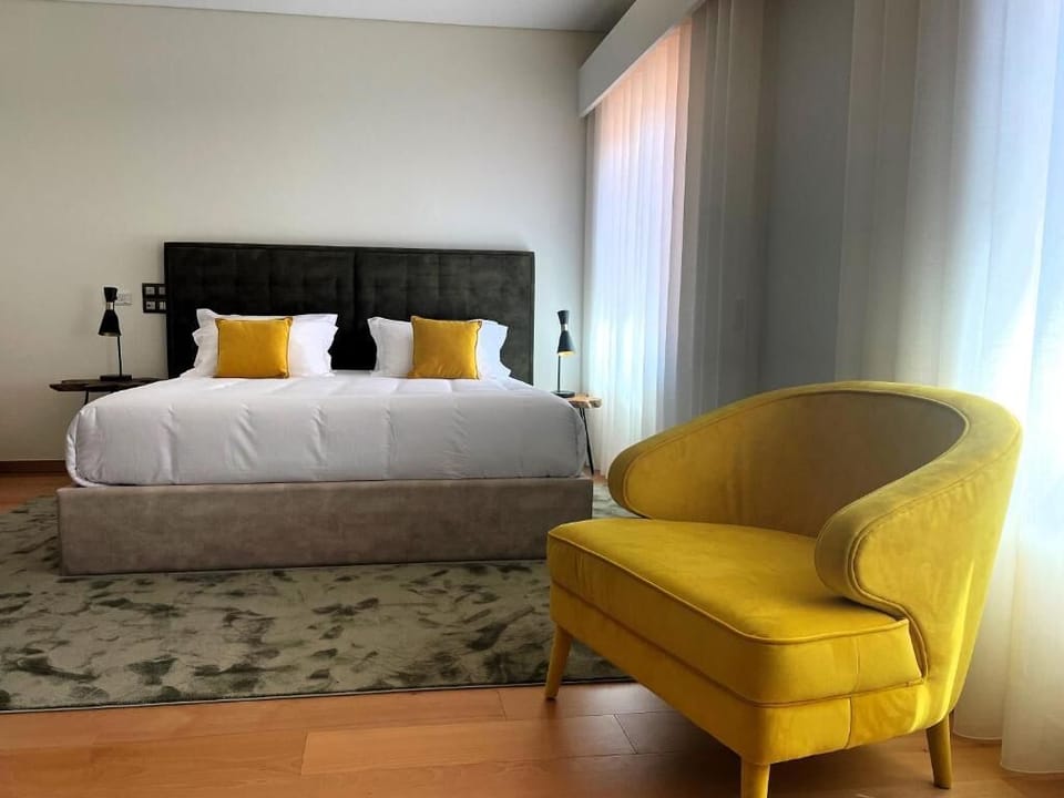 Family Suite, Courtyard View | Soundproofing, free cribs/infant beds, free WiFi, bed sheets