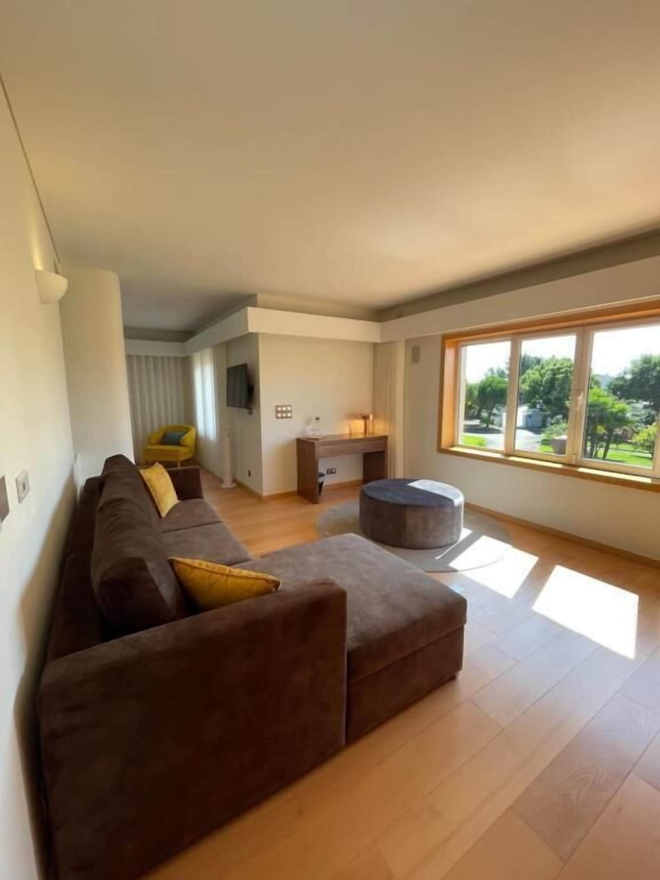 Deluxe Suite, Balcony, Courtyard View | Living area | TV