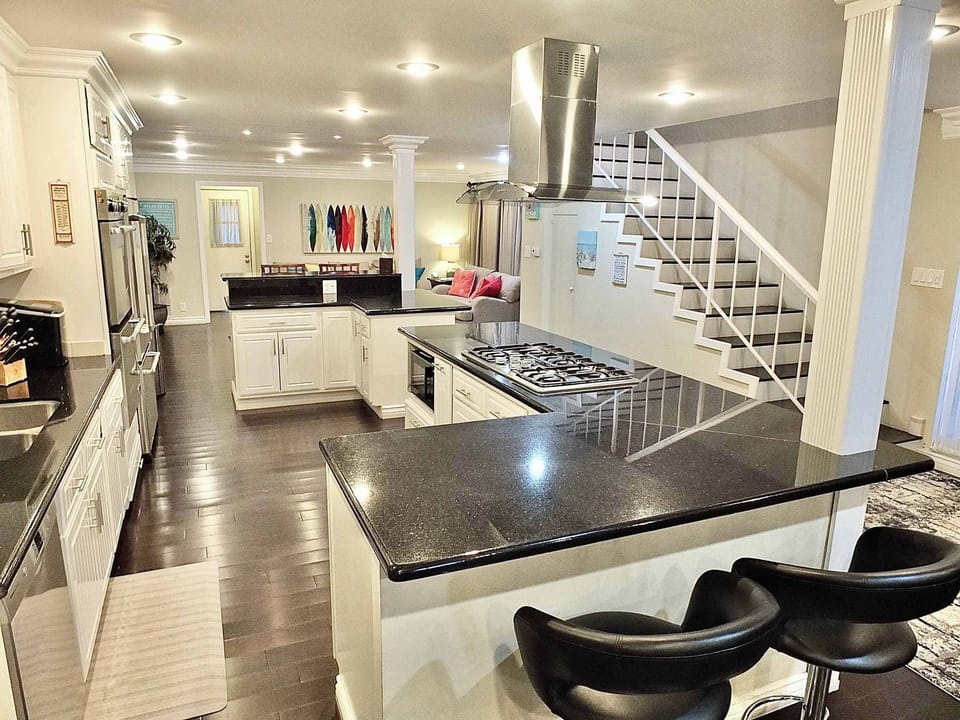 Apartment, Multiple Beds, Patio (LB Peninsula) | Interior