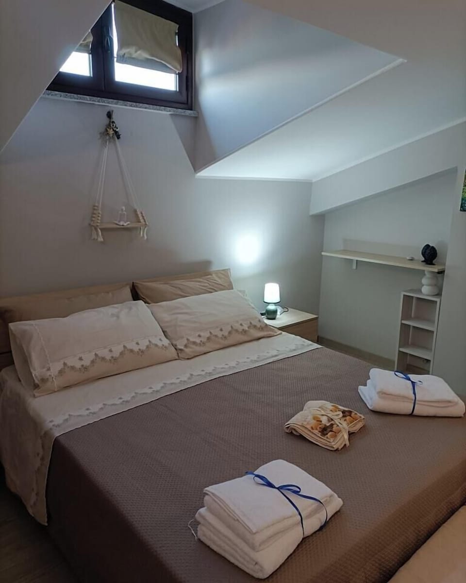 Minibar, desk, free WiFi, bed sheets