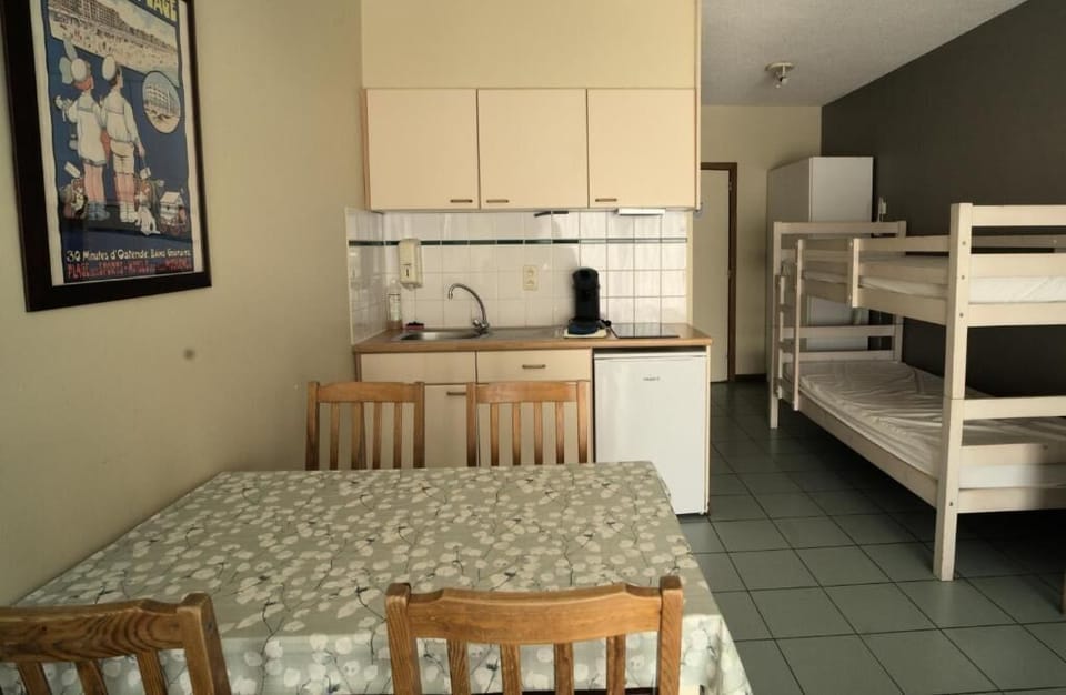 Standard Studio, Balcony | Dining