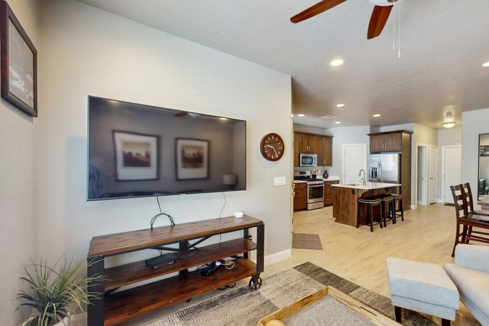 Open floor plan from living area, dining area, and kitchen