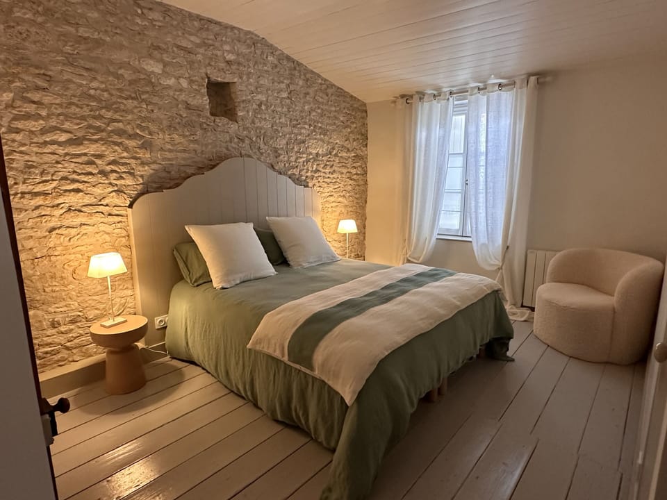 Room | Free WiFi