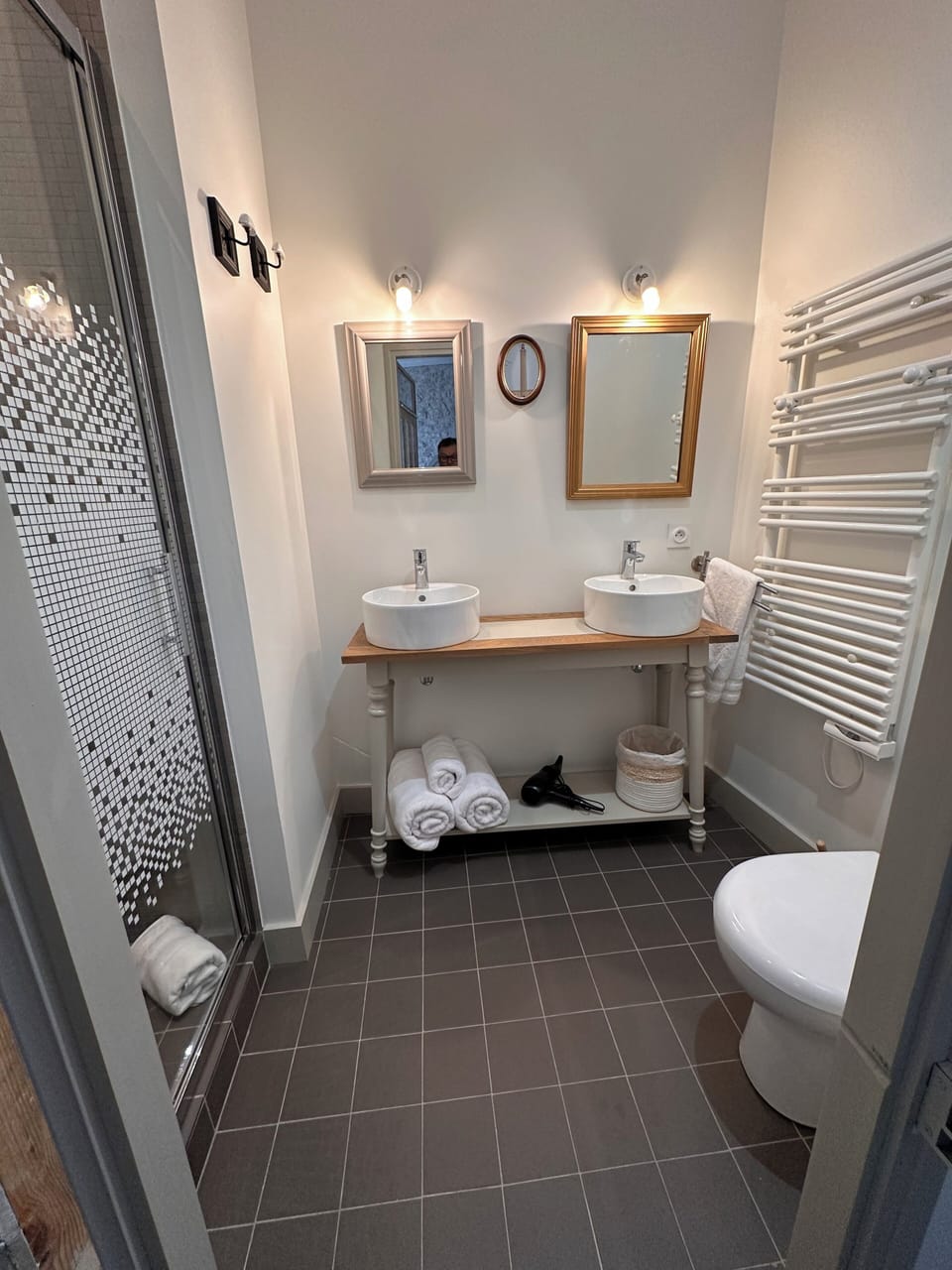 Standard Double or Twin Room | Bathroom