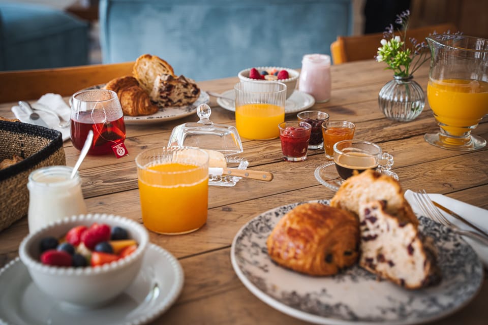 Free daily continental breakfast