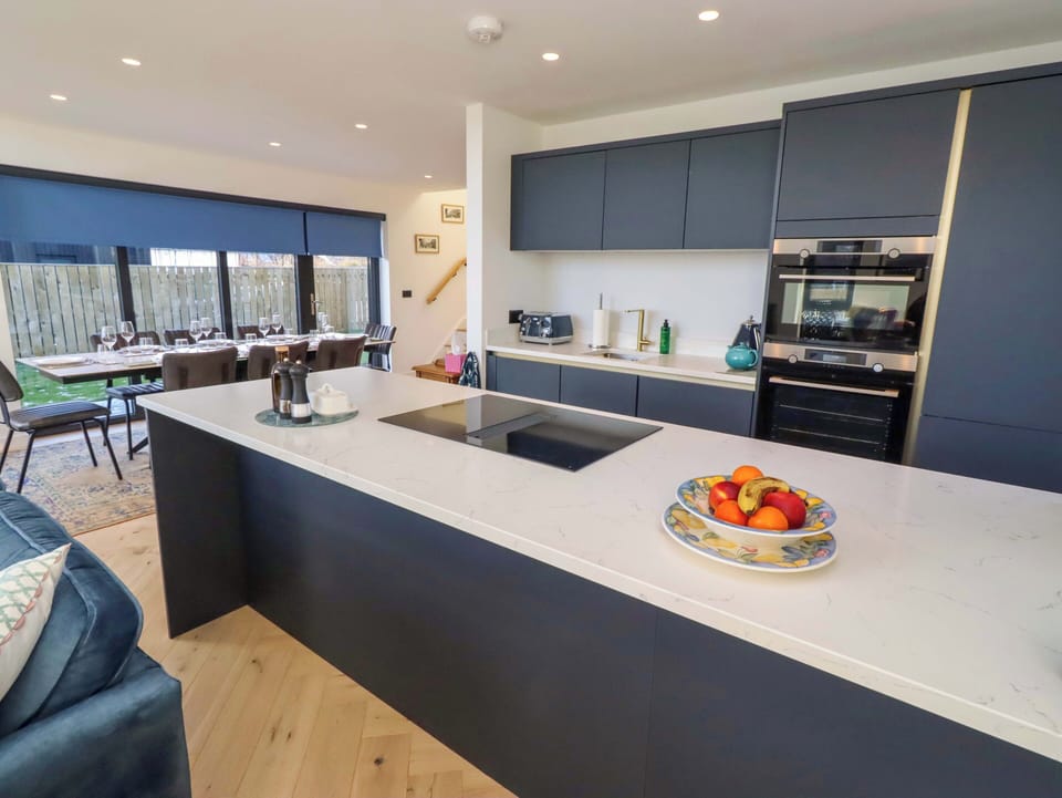 Dishwasher, cookware/dishes/utensils