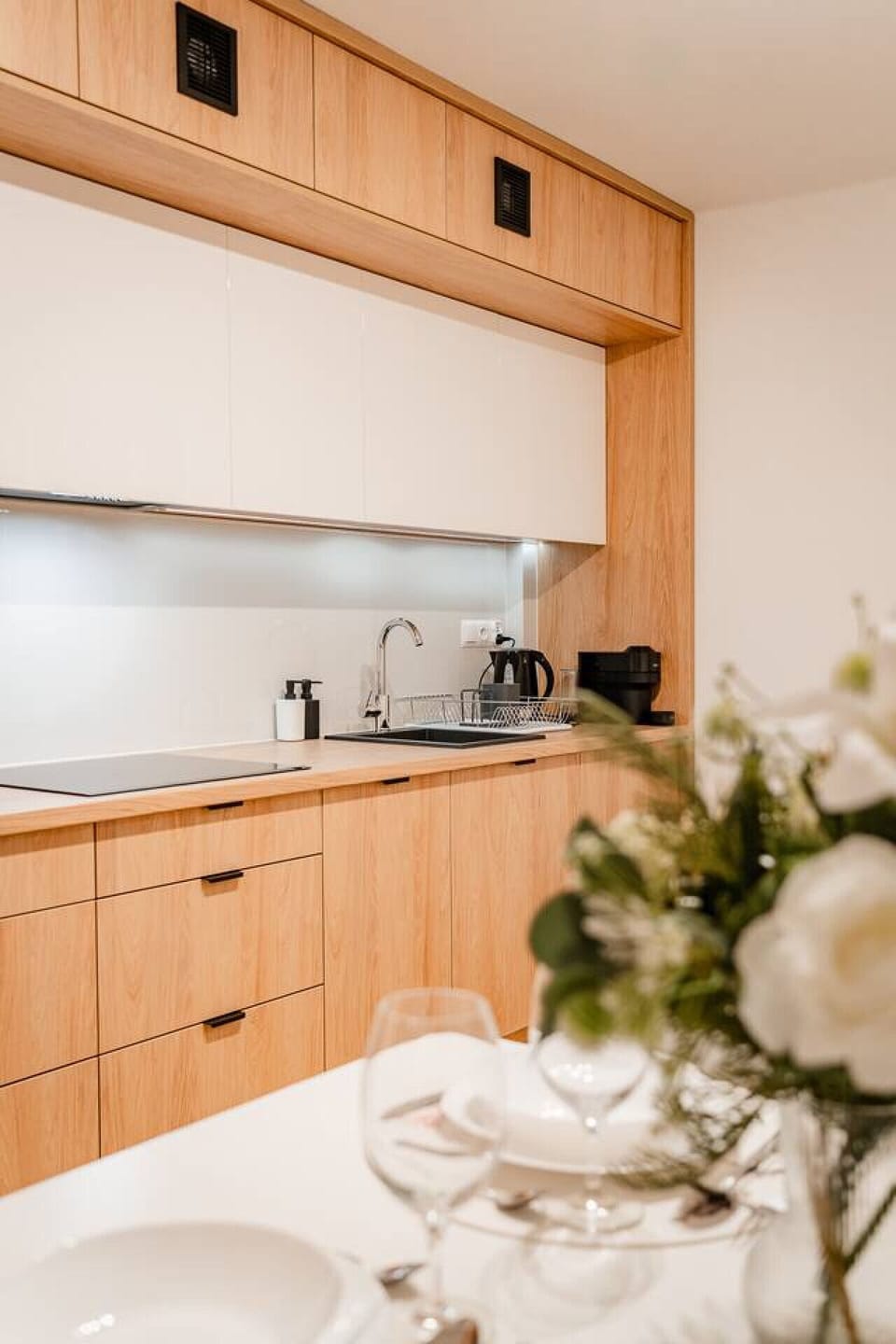 Modern Kitchen & Dining Area – Fully Equipped, Stylish & Functional Details | Book Now with RENTUJEMY.COM