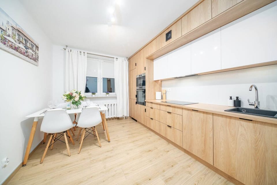 Modern Kitchen & Dining Area – Fully Equipped, Stylish & Functional Details | Book Now with RENTUJEMY.COM