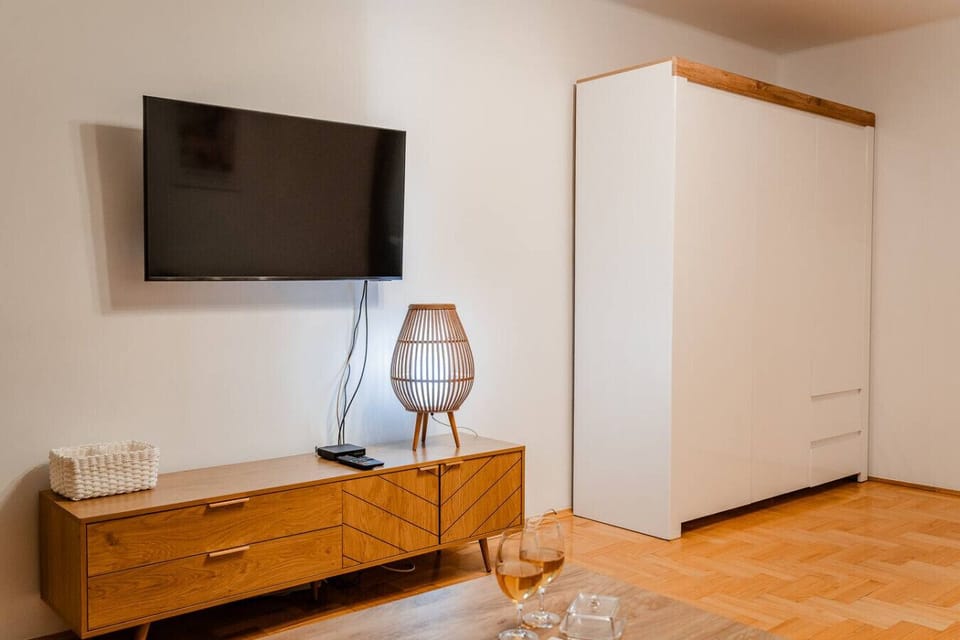 Bright Living Room – Cozy Green Sofa, Smart TV & Stylish Workspace Details | Book Now with RENTUJEMY.COM