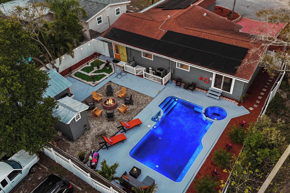 Your own private resort 🌴✨ Dive into the sparkling pool, soak in the spa, or unwind by the fire pit under the stars. With luxe lounge seating and vibrant outdoor vibes, this backyard was made for unforgettable days and epic nights.
