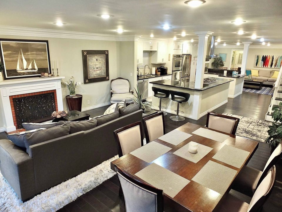 Dining table with seating for 6 