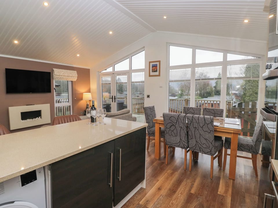 High Lake View Lodge Cottage in England